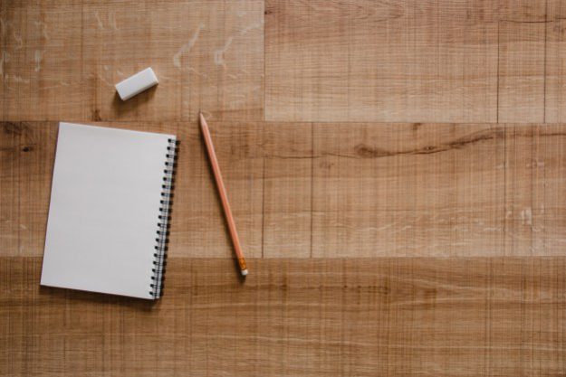 top-fashion-cross-laptop-view-paper_1253-1026